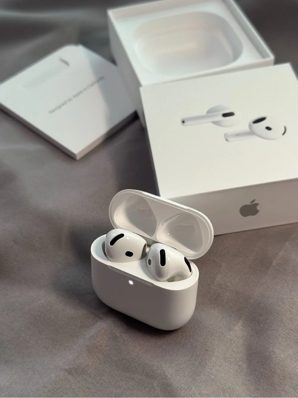 Apple White AirPods 4
